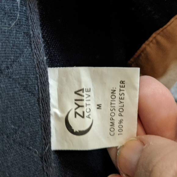 Zyia black quilted snap pocket sweatshirt - Picture 3 of 5